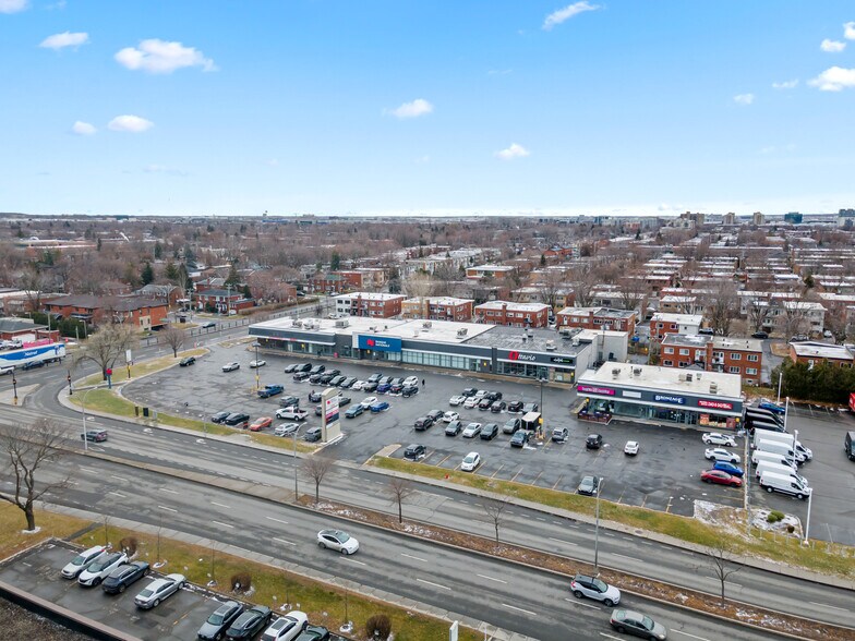 Primary Photo Of 1110-1146 Boul Marcel-Laurin, Saint-Laurent Storefront For Lease