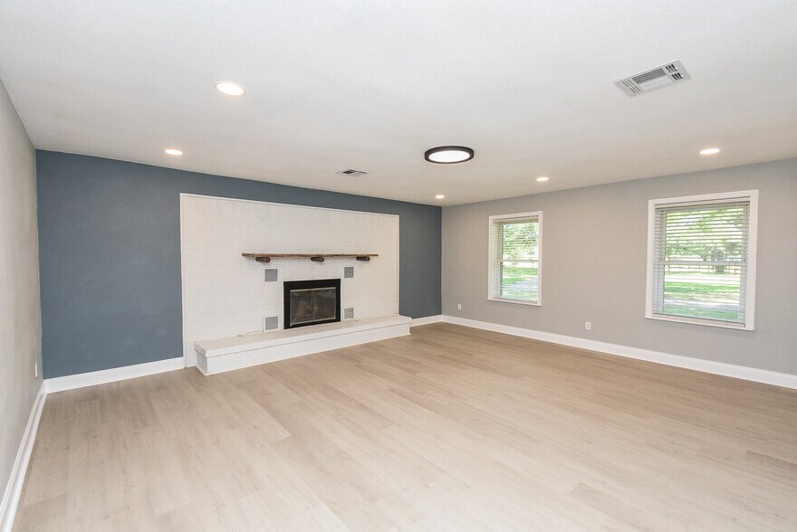 More Photos Of 19022 Old Mueschke Rd, Tomball Medical For Lease