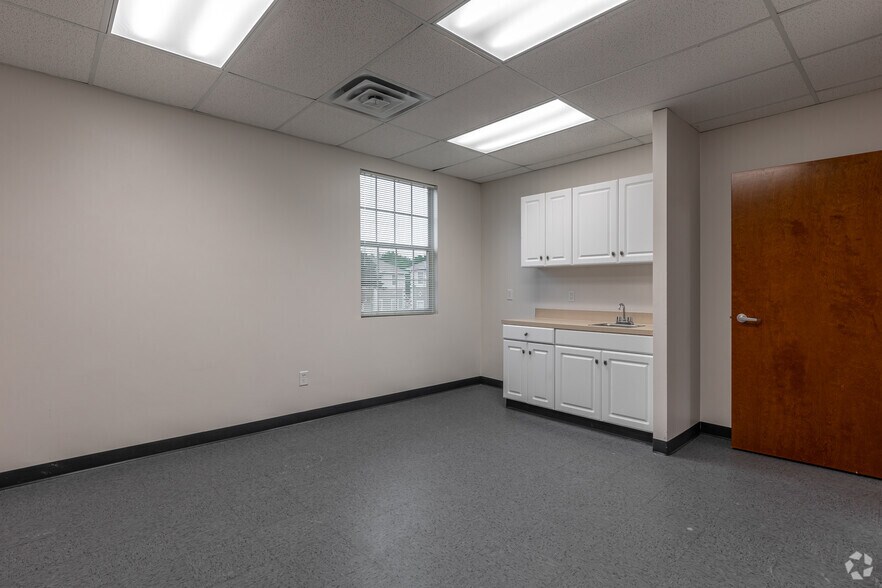 More Photos Of 309 S Jupiter Rd, Allen Coworking Space