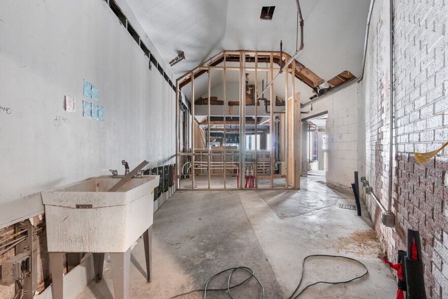More Photos Of 1811 Division St, Nashville Freestanding For Sale