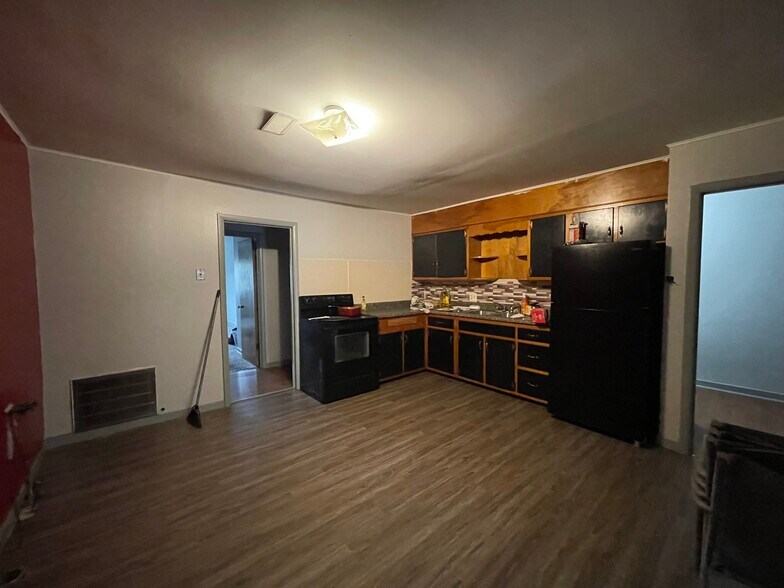 More Photos Of 248-252 N Park St, Decatur Storefront Retail Office For Sale