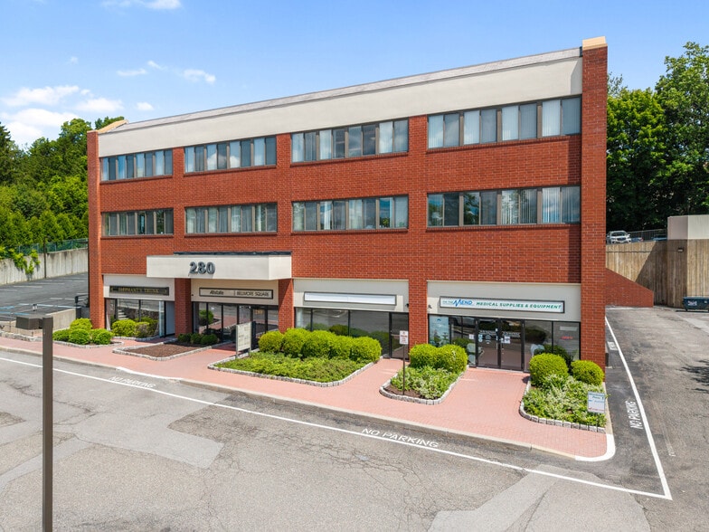 Primary Photo Of 280 N Bedford Rd, Mount Kisco Medical For Lease