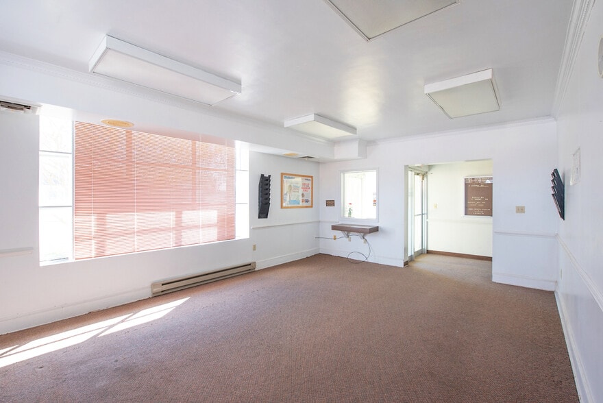 More Photos Of 493 Main St, Warsaw Medical For Sale