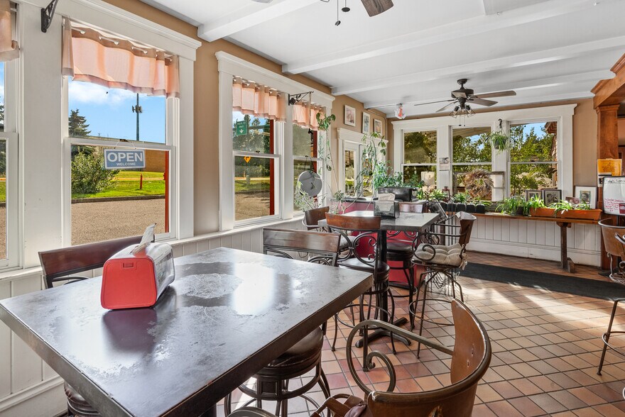 More Photos Of 2711 W College St, Bozeman Restaurant For Sale