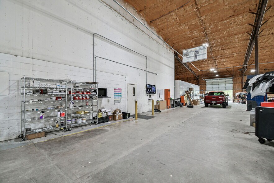 More Photos Of 4811 W Sligh Ave, Tampa Warehouse For Lease