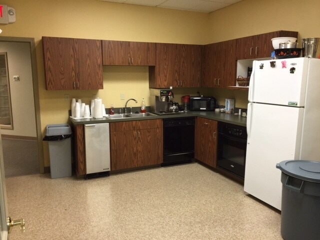 More Photos Of 2800-2828 W Country Club Dr, Oklahoma City General Retail For Lease