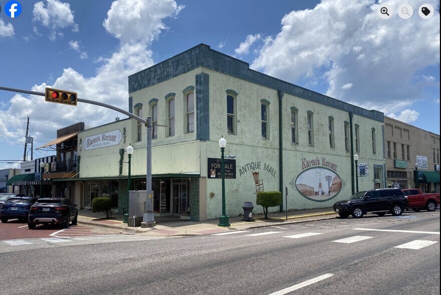 More Photos Of 102 S Johnson St, Mineola Freestanding For Lease