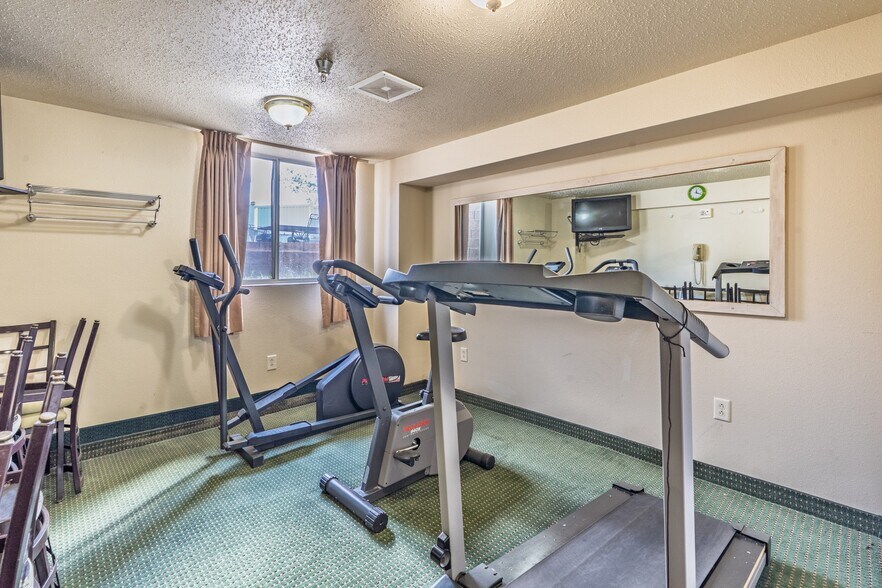 More Photos Of 519 Crook St, Custer Hotel For Sale