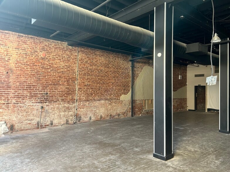 More Photos Of 825 Main St, Cincinnati Storefront Retail Office For Lease