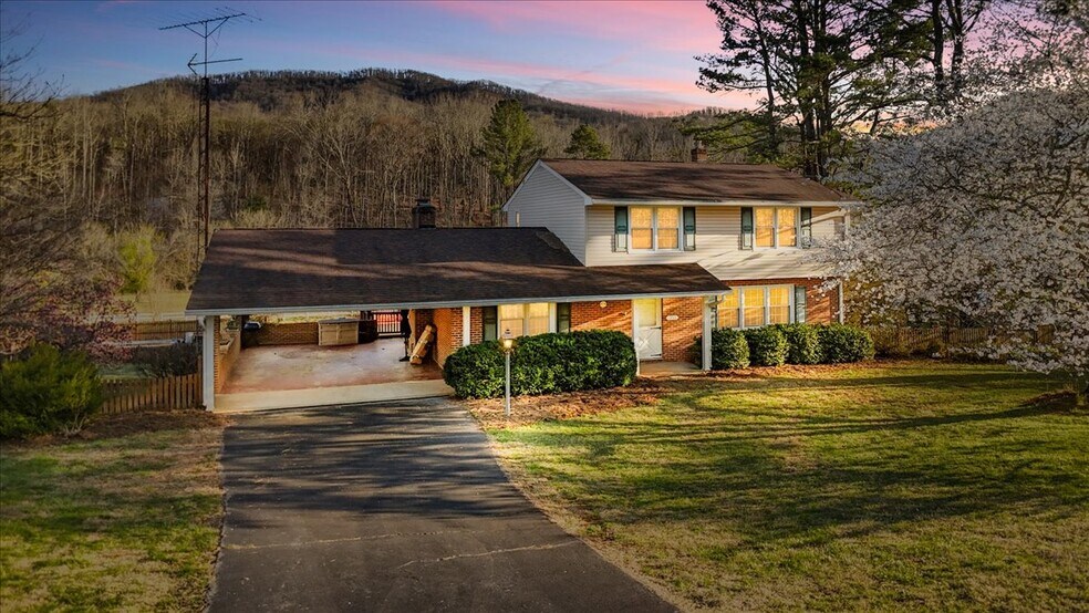 More Photos Of 1356 Coopers Cove Rd, Hardy Specialty For Sale