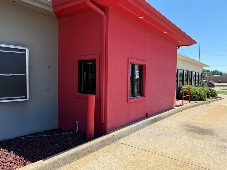 More Photos Of 5 S Kingshighway St, Cape Girardeau Fast Food For Lease