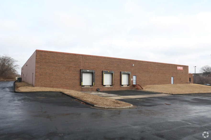 More Photos Of 8400 Nieman Rd, Lenexa Warehouse For Lease