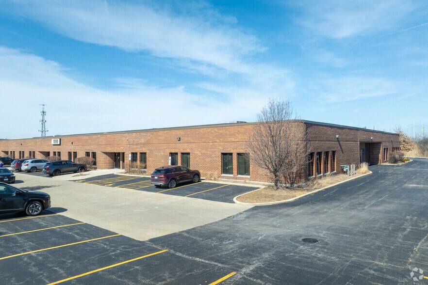 More Photos Of 1000 E State Pkwy, Schaumburg Research And Development For Lease