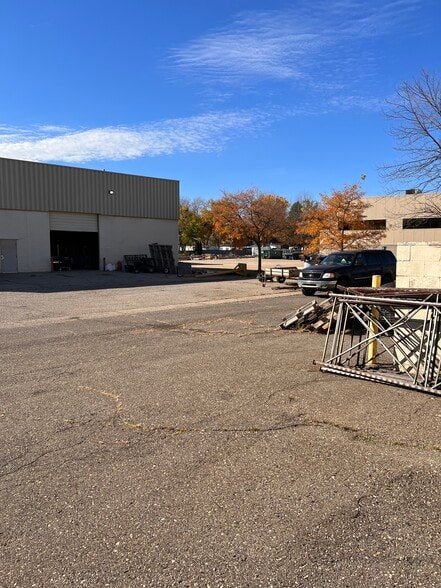 More Photos Of 43555 Utica Rd, Sterling Heights Warehouse For Lease