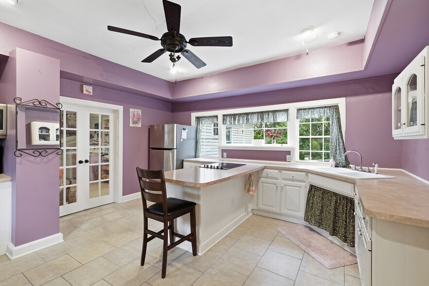 More Photos Of 2200 W Memorial Dr, Janesville Hospitality For Sale