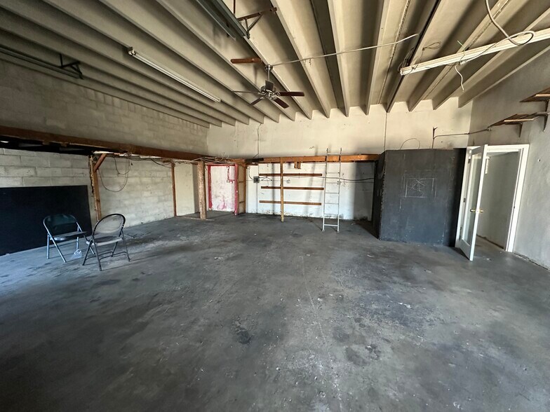 More Photos Of 5611 Plunkett St, Hollywood Warehouse For Lease