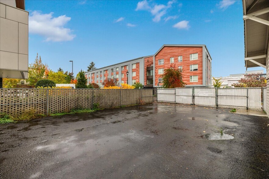 More Photos Of 5827 SE 91st Ave, Portland Medical For Sale