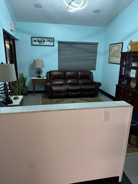 More Photos Of 621 Lakeview Rd, Clearwater Coworking Space