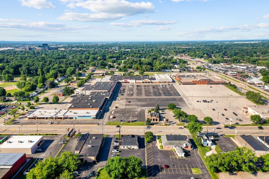 More Photos Of 1518 W Mason St, Green Bay Freestanding For Lease