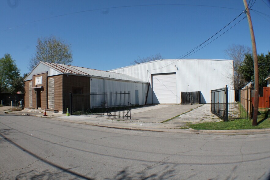 More Photos Of 5517 Dorbrandt St, Houston Warehouse For Lease