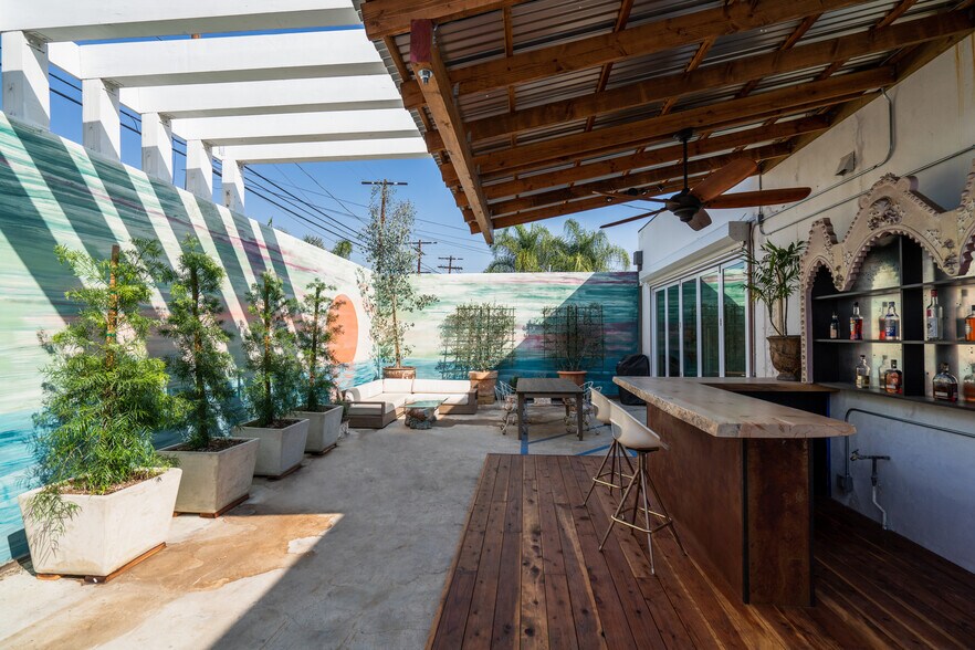 More Photos Of 10707 Burbank Blvd, North Hollywood Loft Creative Space For Sale