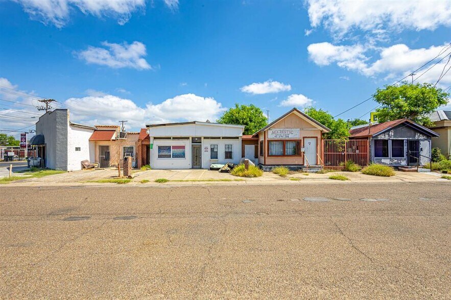 Primary Photo Of 1801 San Bernardo Ave, Laredo General Retail For Sale