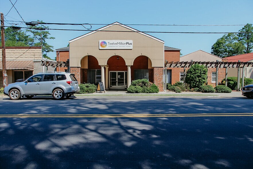 More Photos Of 670 SW Broad St, Southern Pines Office For Lease