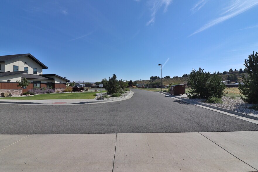 More Photos Of 502 33rd St, Cody Medical For Sale