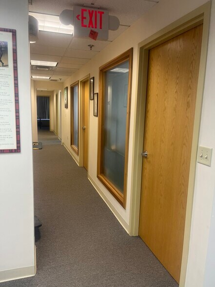 More Photos Of 4500 Brooktree Rd, Wexford Medical For Lease