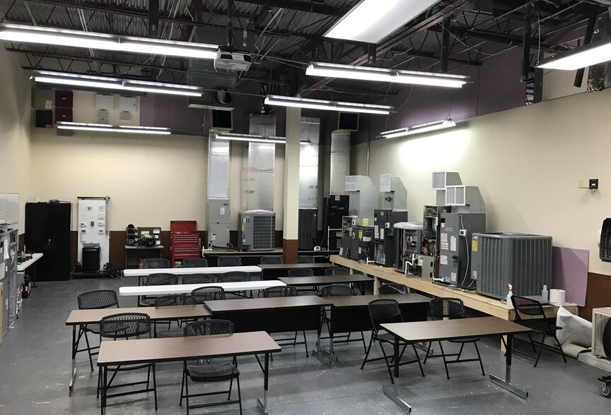 More Photos Of 4515 E 19th St, Bradenton Light Manufacturing For Lease