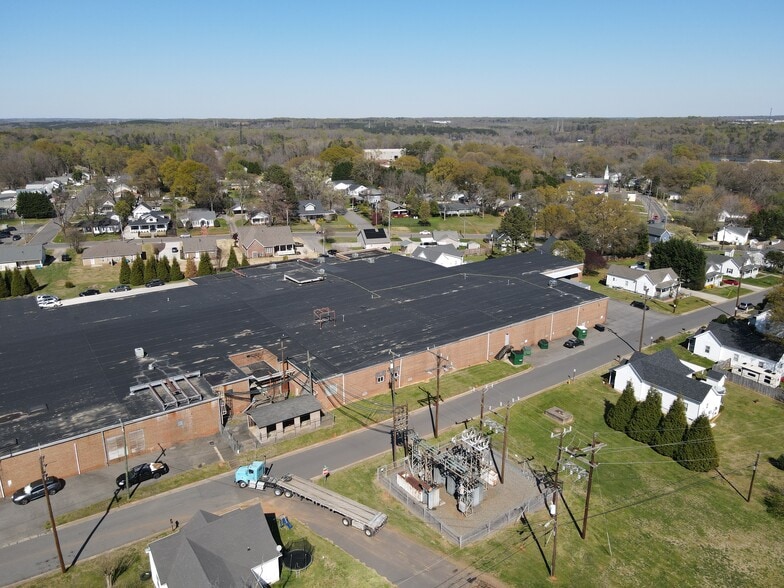 More Photos Of 710 E Catawba St, Belmont Industrial For Lease