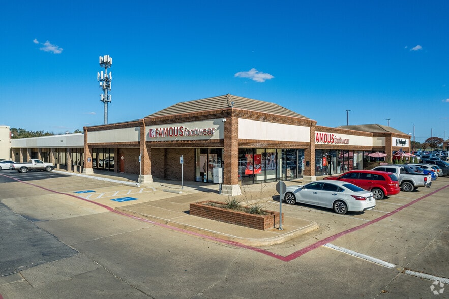 More Photos Of 11888 Marsh Ln, Dallas Unknown For Lease