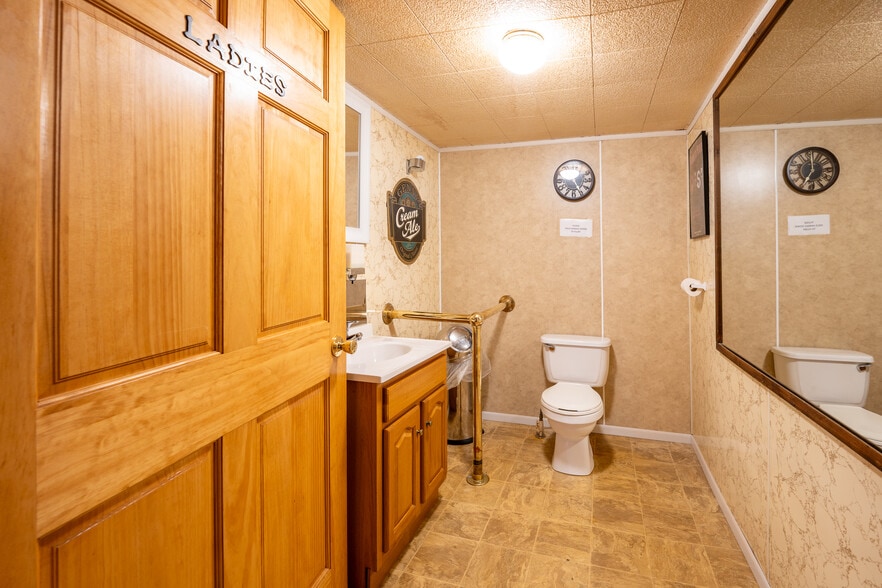 More Photos Of 608 N Chestnut St, Derry Restaurant For Sale