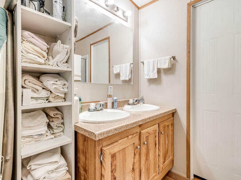 More Photos Of 20843 W Cookson Bend Rd, Cookson Hotel For Sale