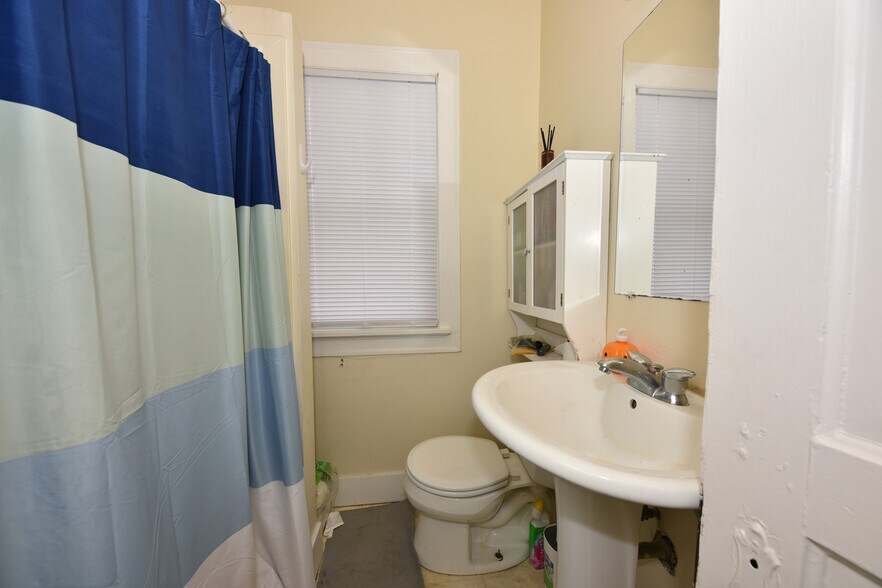 More Photos Of 2940 N Maryland Ave, Milwaukee Apartments For Sale