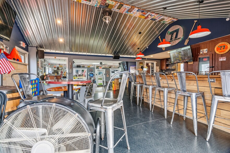 More Photos Of 21 W Canal St, Navarre Restaurant For Sale