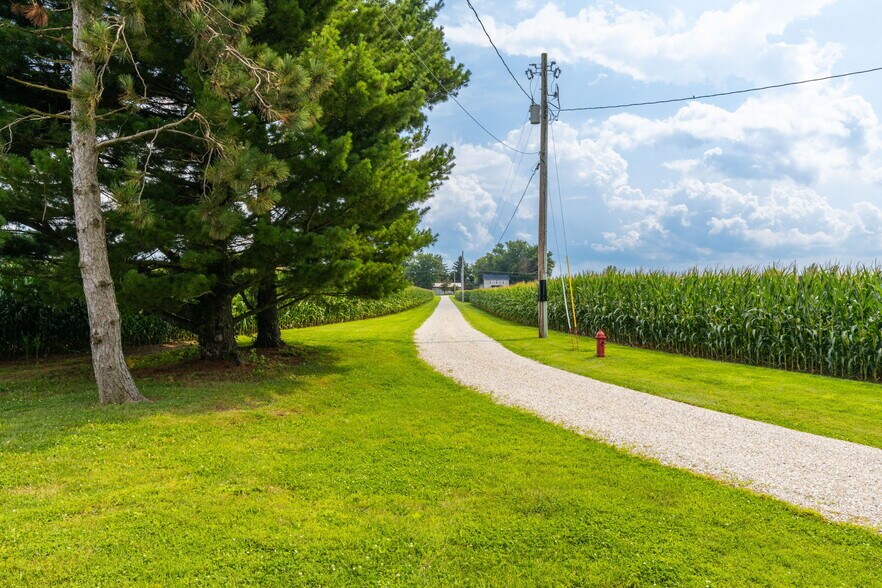More Photos Of 9228 Stoutsville Pike, Stoutsville Land For Sale