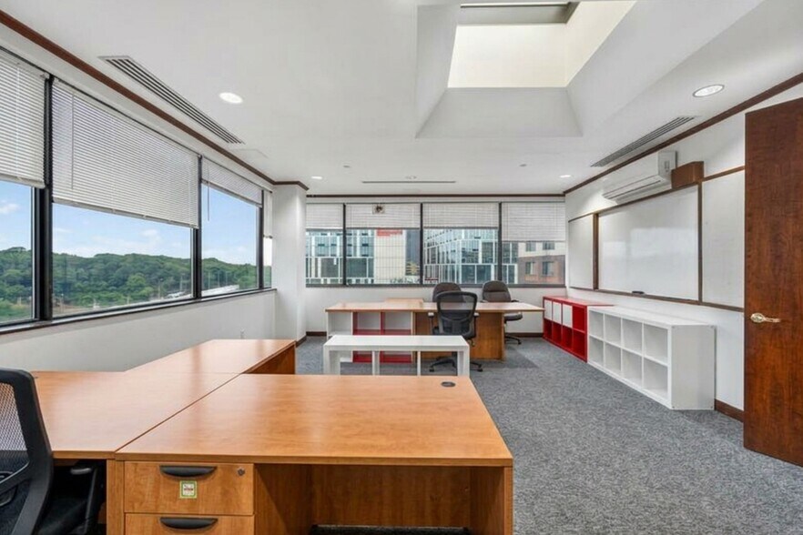 More Photos Of 2160 N Central Rd, Fort Lee Office For Lease