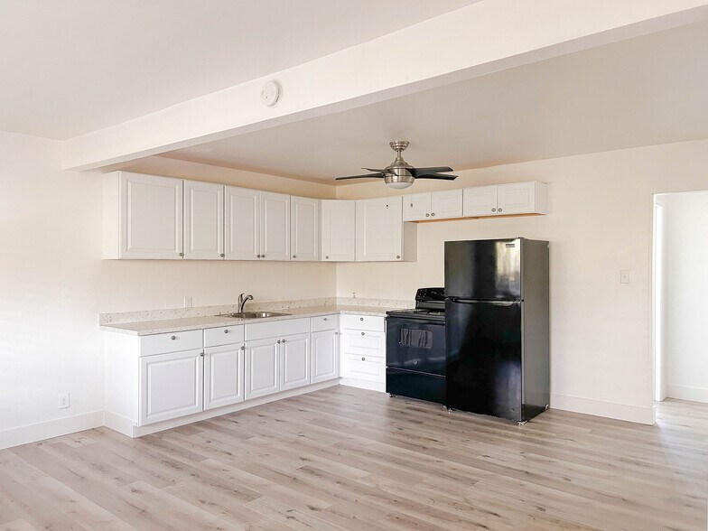 More Photos Of 2652 21st Ave, Sacramento Apartments For Sale