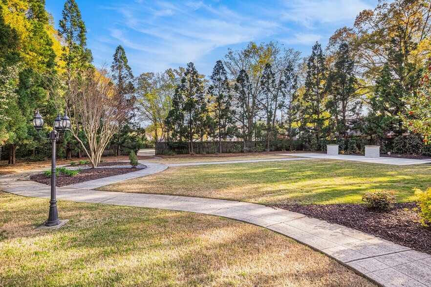 More Photos Of 410 E Church St, Monroe Hospitality For Sale