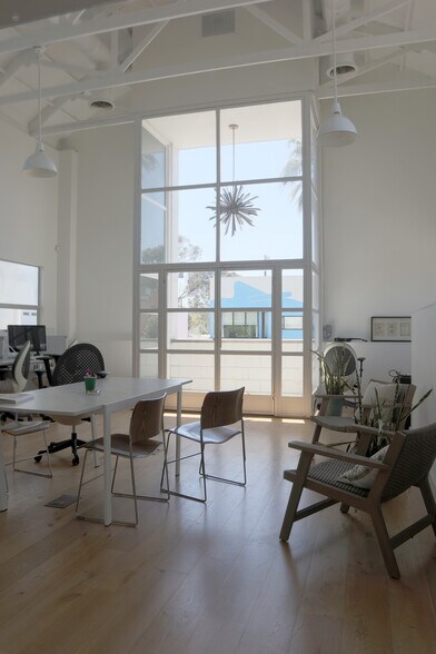 More Photos Of 1421 ABBOT KINNEY, Venice Office For Lease