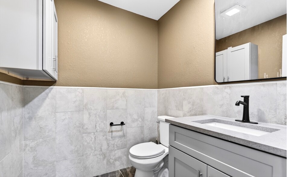 More Photos Of 236 Pondella Rd, North Fort Myers Auto Repair For Sale