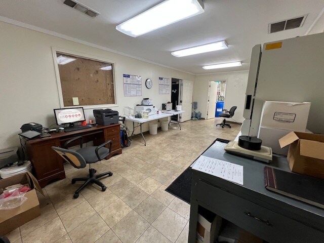 More Photos Of 206 Industrial Ct, Carrollton Warehouse For Lease