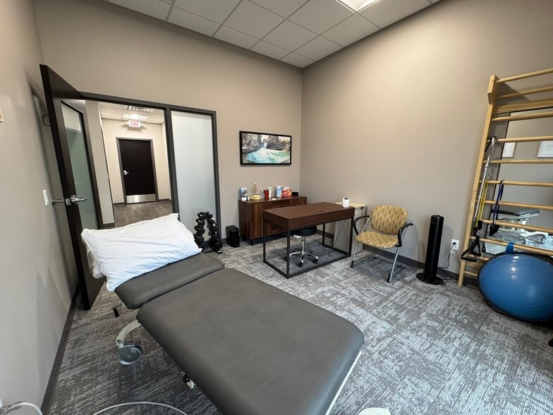 More Photos Of 645 Sandpiper Trl, Cottage Grove Warehouse For Sale