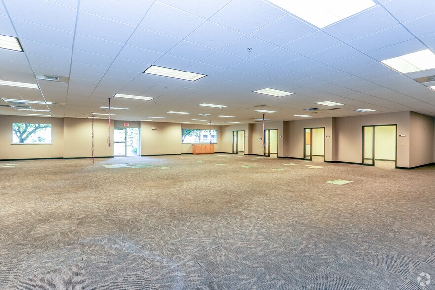 More Photos Of 2537 Daniels St, Madison Office For Lease