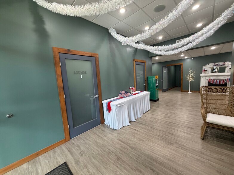 More Photos Of 516 Adams St, Mason Flex For Sale