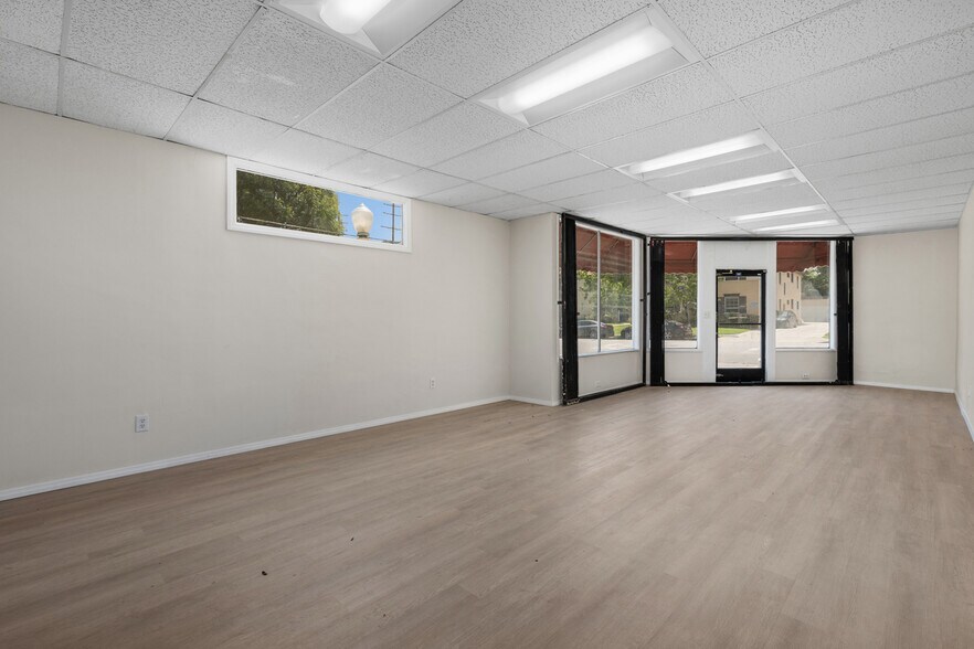 More Photos Of 12035 Magnolia Blvd, Valley Village Storefront Retail Residential For Sale