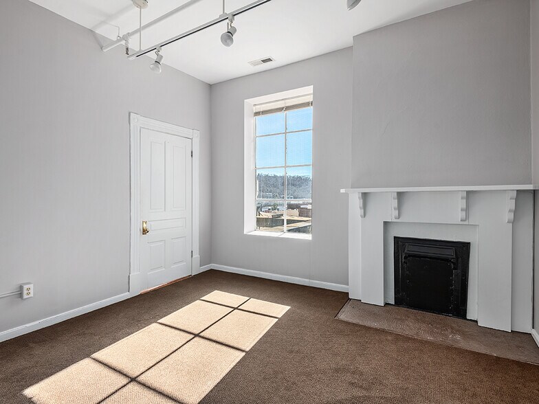 More Photos Of 9 SW Pack Sq, Asheville Office For Lease