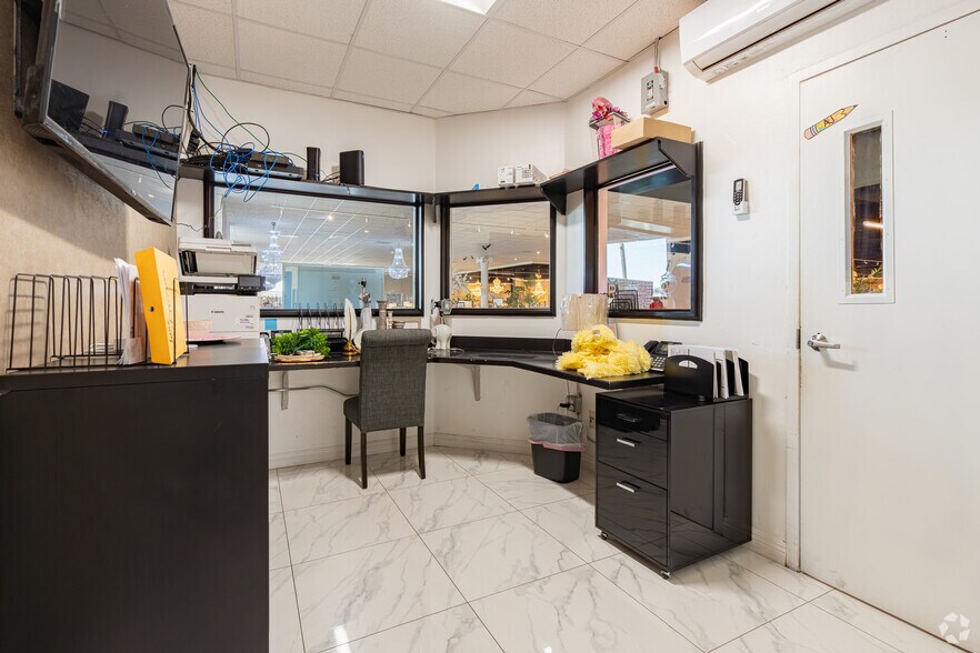 More Photos Of 3792 Ming Ave, Bakersfield Freestanding For Sale