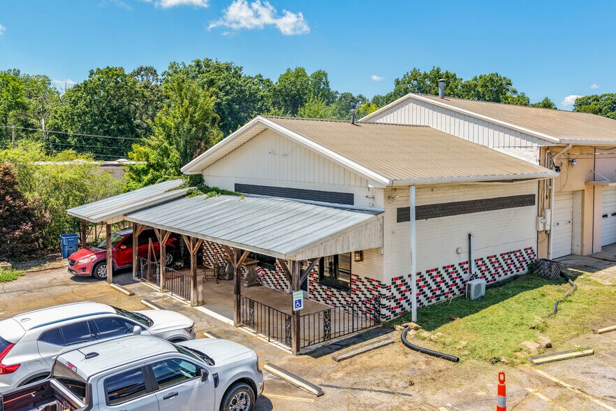 More Photos Of 1358 W Main St, Forest City Warehouse For Sale